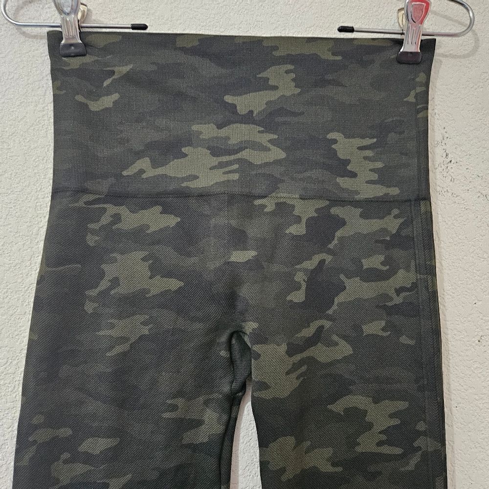 Spanx army green camo color leggings medium size - Picture 4 of 6